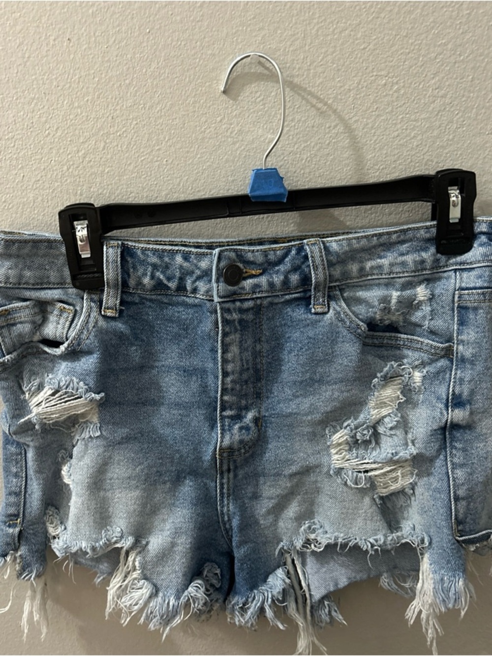 Cello Ladies Lt Wash Distressed  Short Jean Short Size Large 99 Cotton Boutique